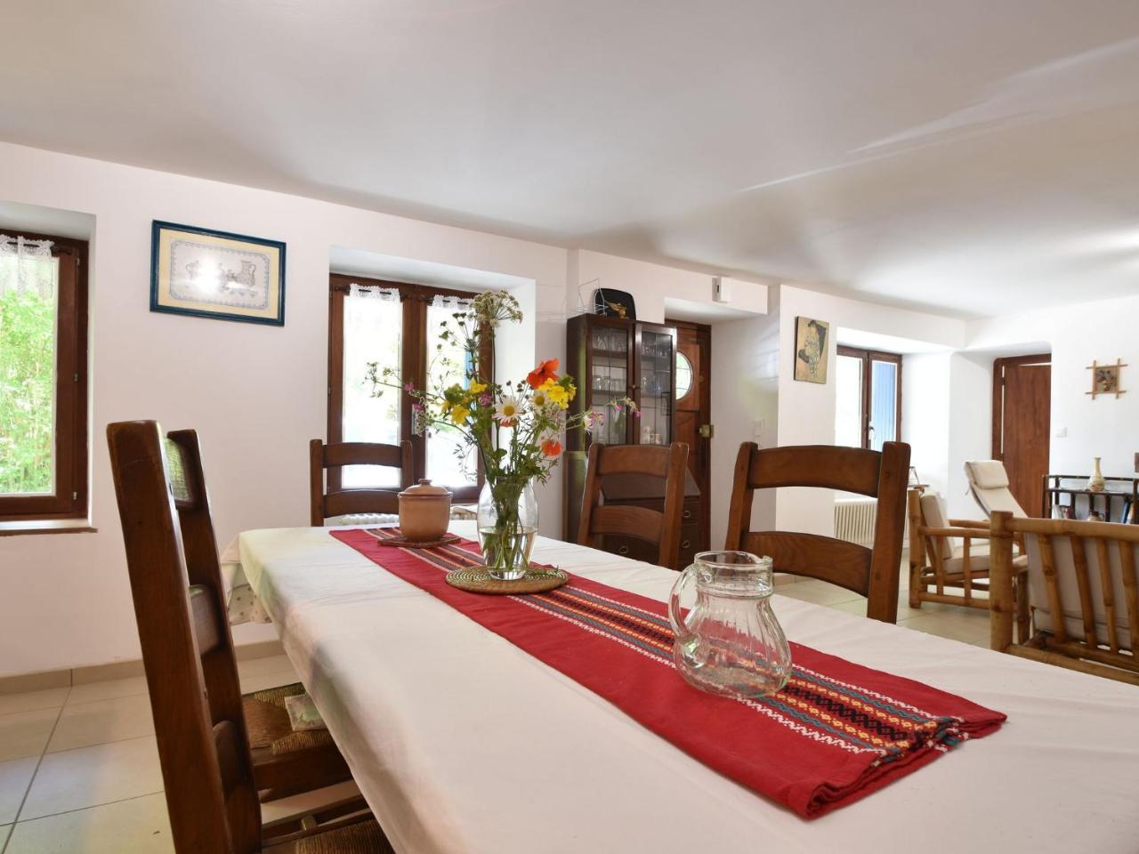 Superb Holiday Home With Private Garden Yvias المظهر الخارجي الصورة